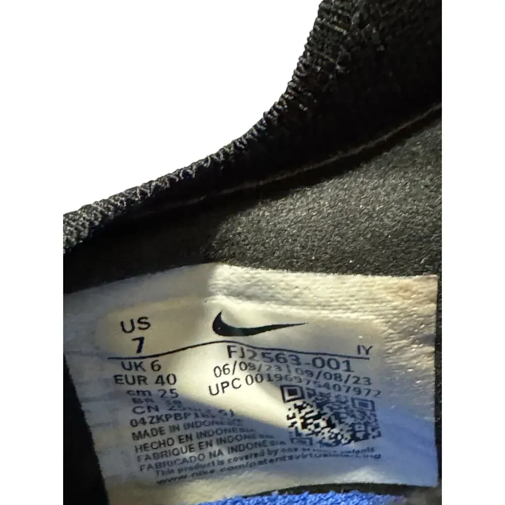 Nike Size 7 Flyknit US Black Soccer Cleats No shoe strings